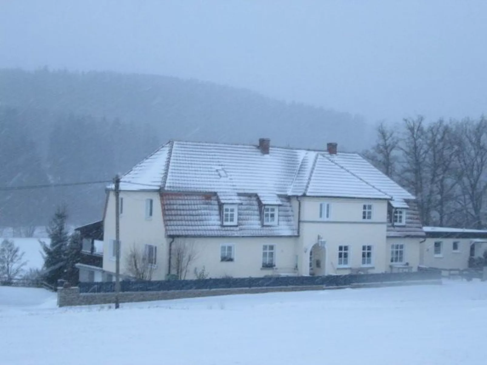 Grosse, hundfreundliche Ferienwohnung in der Nähe des Flusses-Buiten