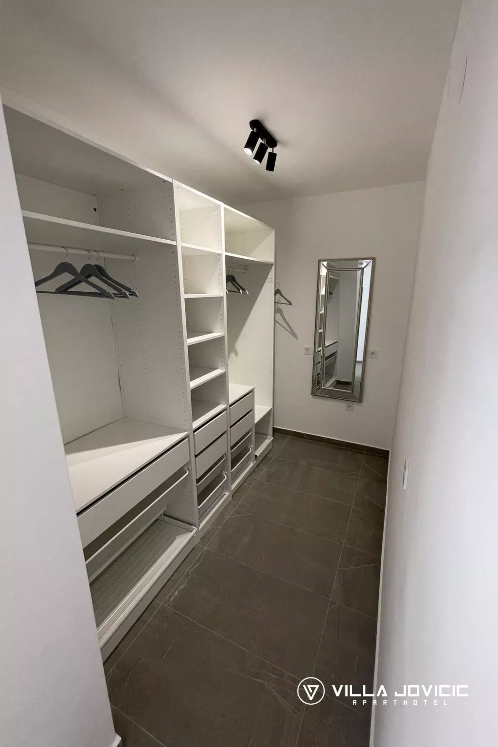 Appartement mit Pool-Binnen