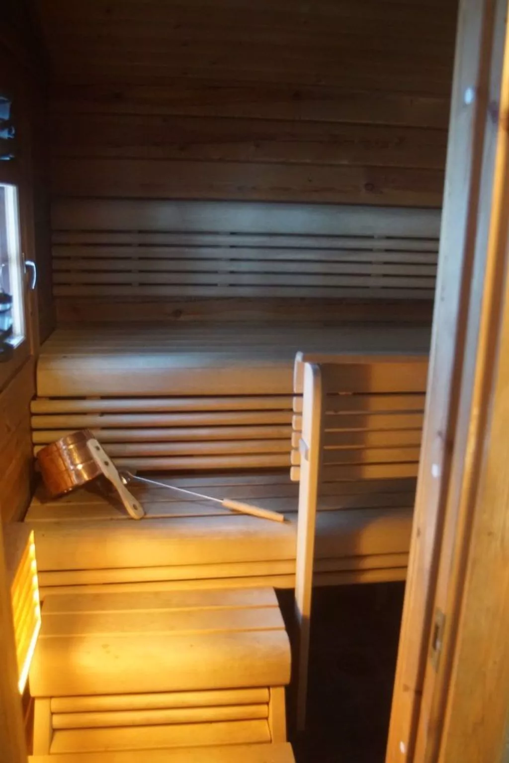 Ferienvilla mit Sauna und Garten am See-Binnen