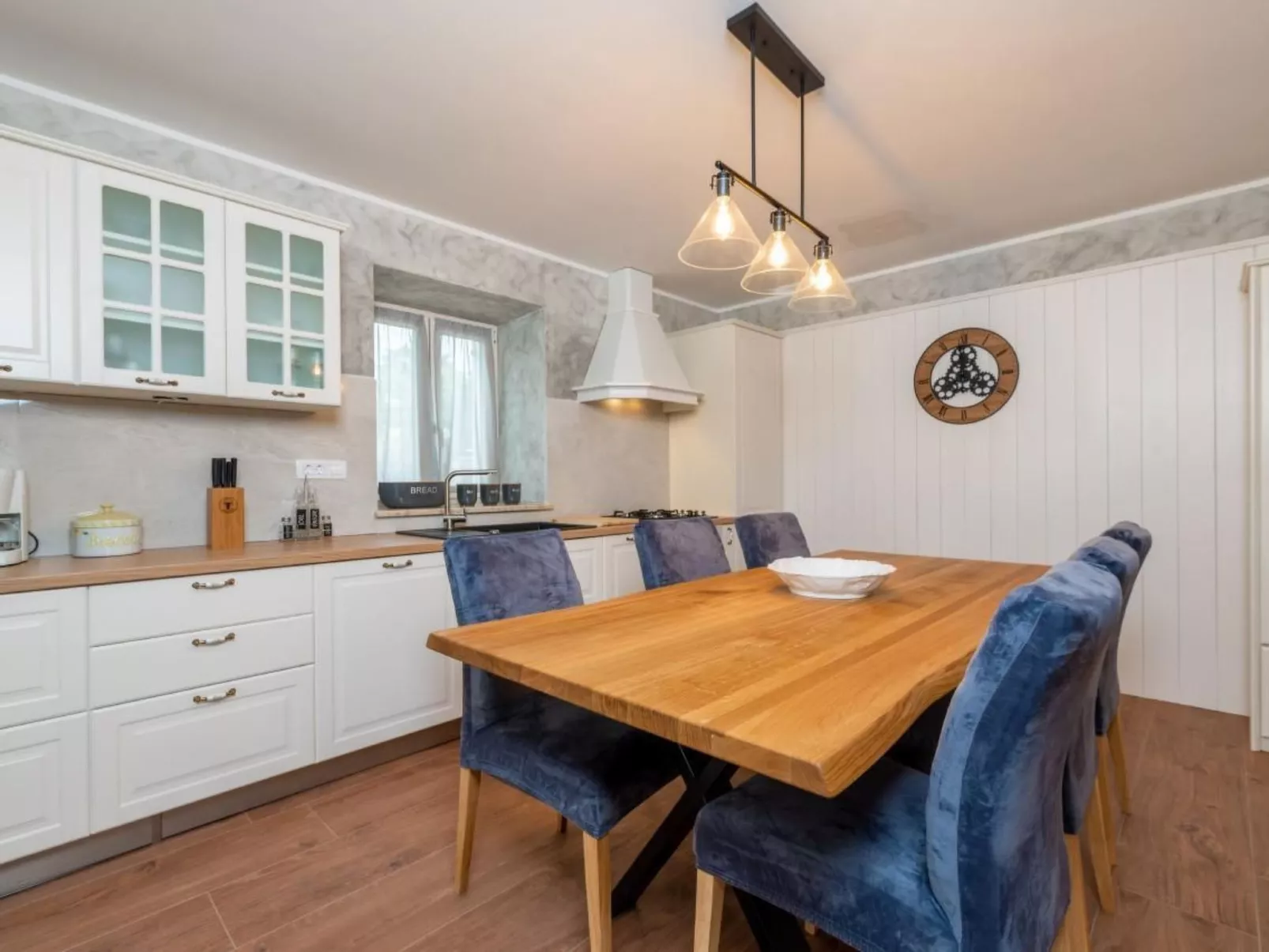 Villa Violette mit Pool nahe Stadtzentrum-Binnen