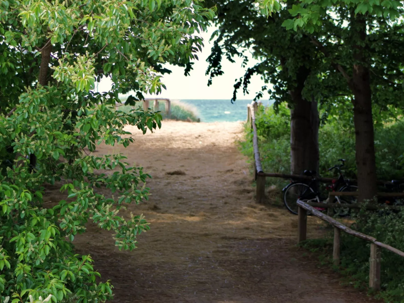 Strandnahe Wohnung mit Terrasse und Parkplatz-Binnen