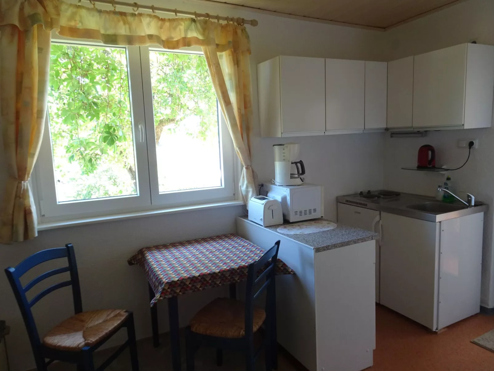 Kleines Ferienhaus mit Garten und Grill in Garitz-Binnen