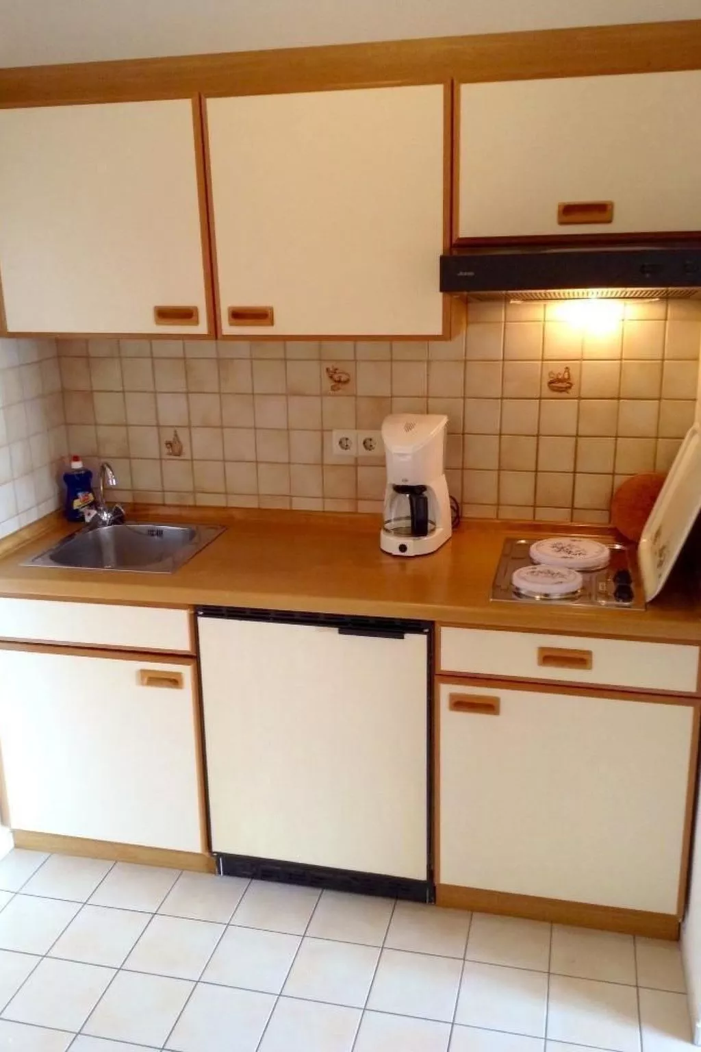 Appartementhaus mit Balkon und Gemeinschaftsgart - Binnen