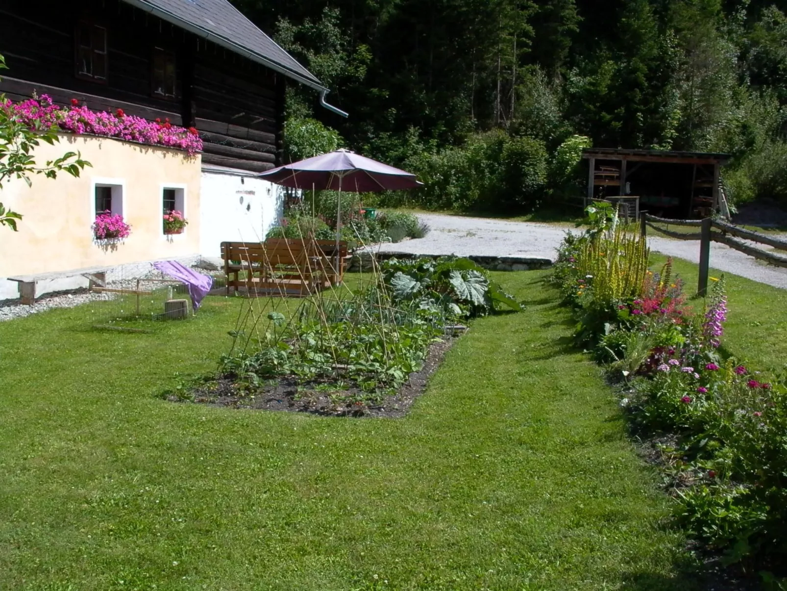 Große Wohnung im ersten Stock, mit großem Garten-Buiten