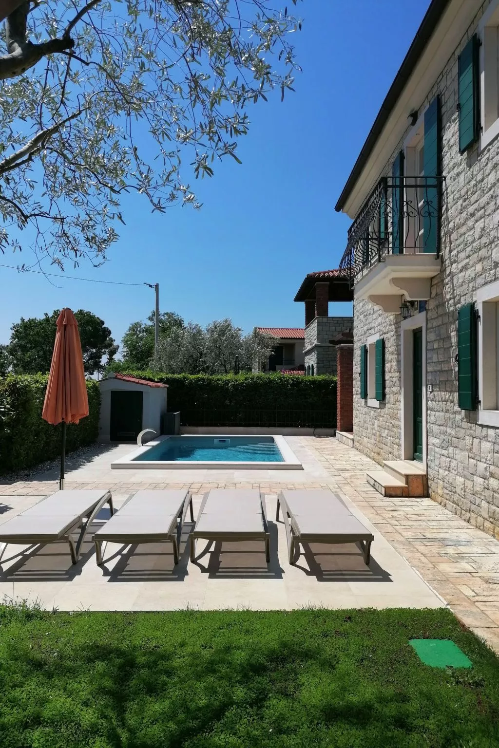 Villa Nika mit privatem Außenwhirlpool-Buiten