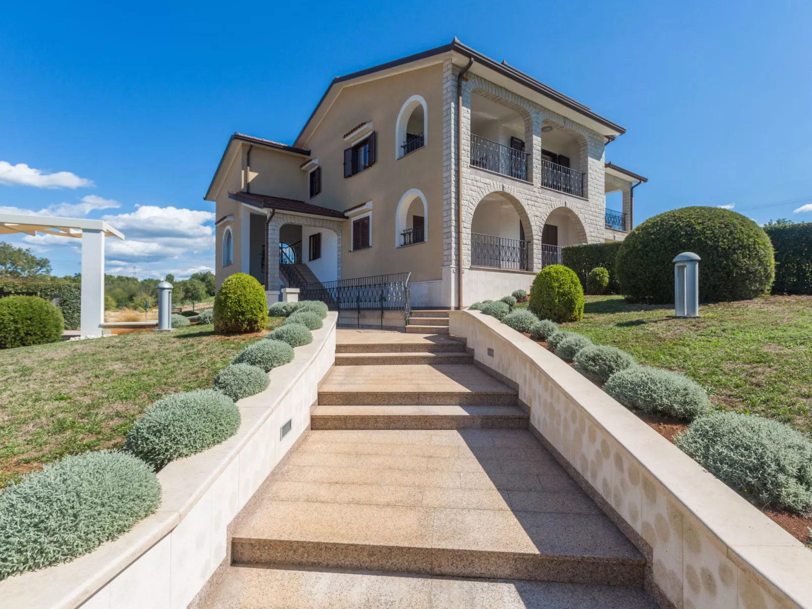 Mihael-Image-tags.info