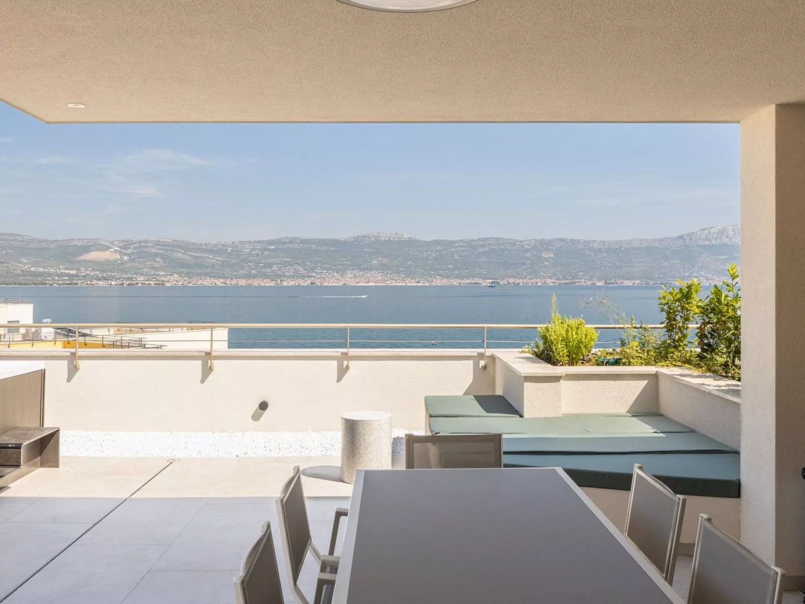 Luxuriöse Villa Aqua-Buiten