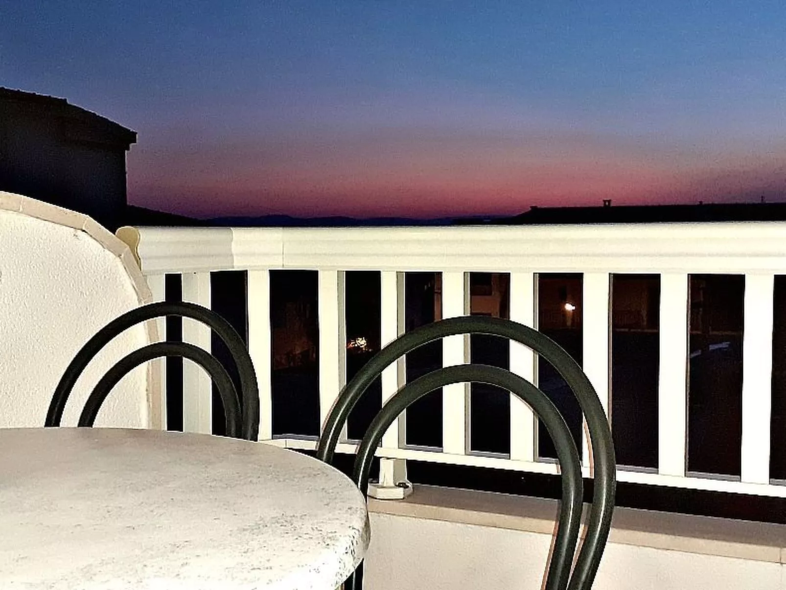 Wohnung mit Balkon und Meerblick in Strandnähe-Binnen