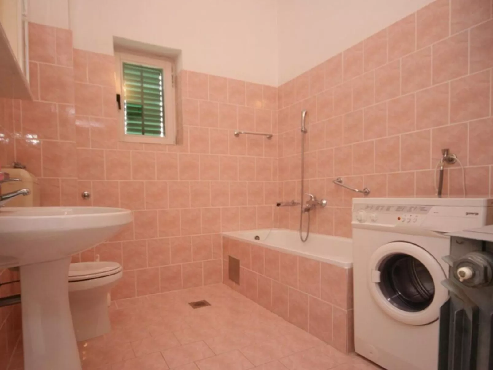 Wohnung "Blažević 04" direkt am Strand-Binnen