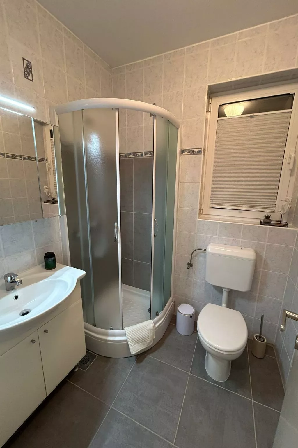 "Adele A1 erste Katze"-Binnen