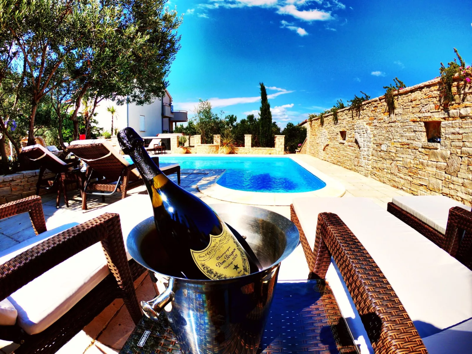 Wohnung für 4 Personen mit Pool-Image-tags.info