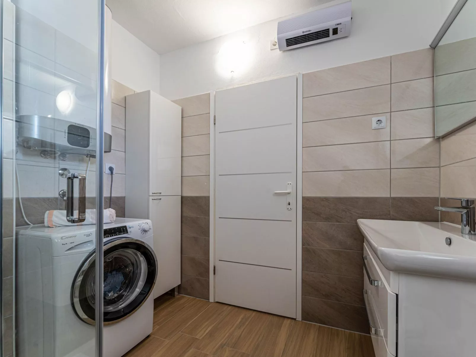 "Darko" mit Balkon-Binnen