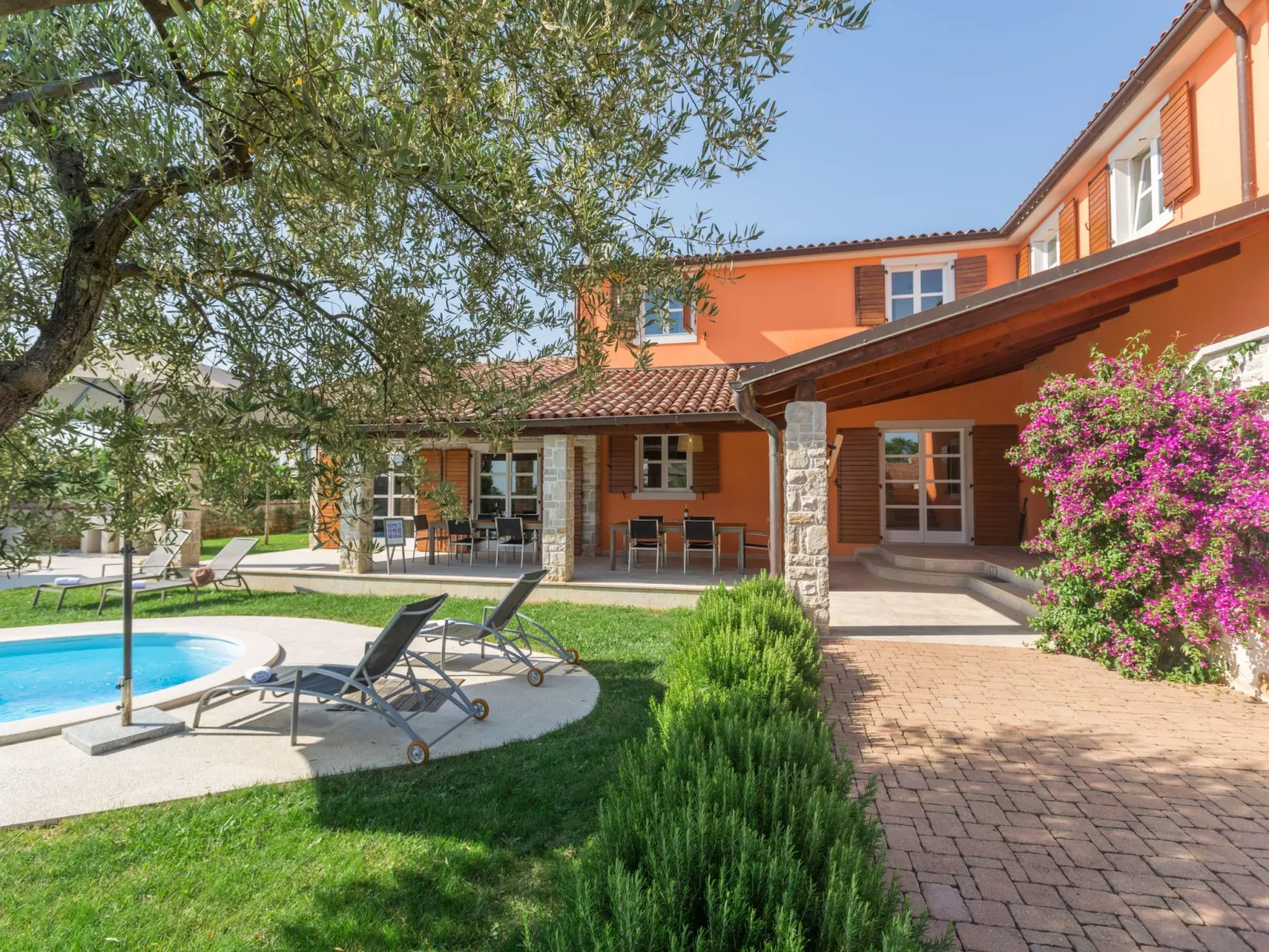 Ganz tolle Villa bis 12 Personen mit vielen Extras-Buiten