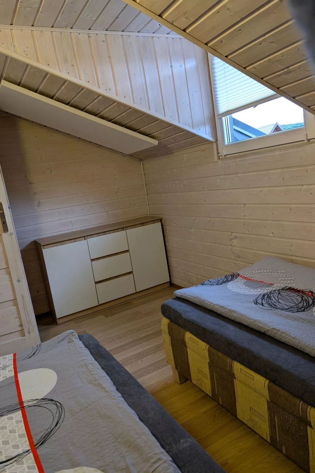 Trebor"-Häuser in einem eingezäunten Gebiet-Binnen