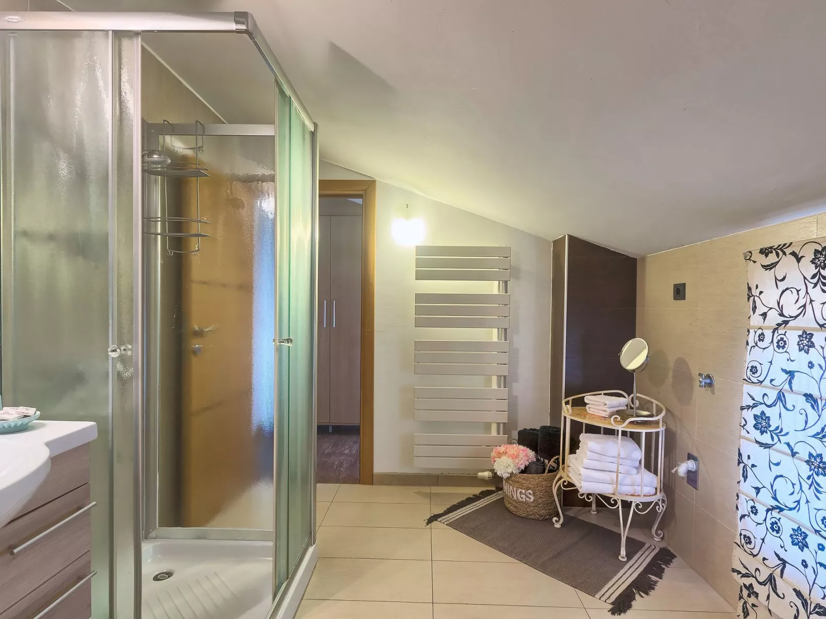 Geräumige Ferienwohnung für vier Personen mit Balkon und Meerblick-Binnen