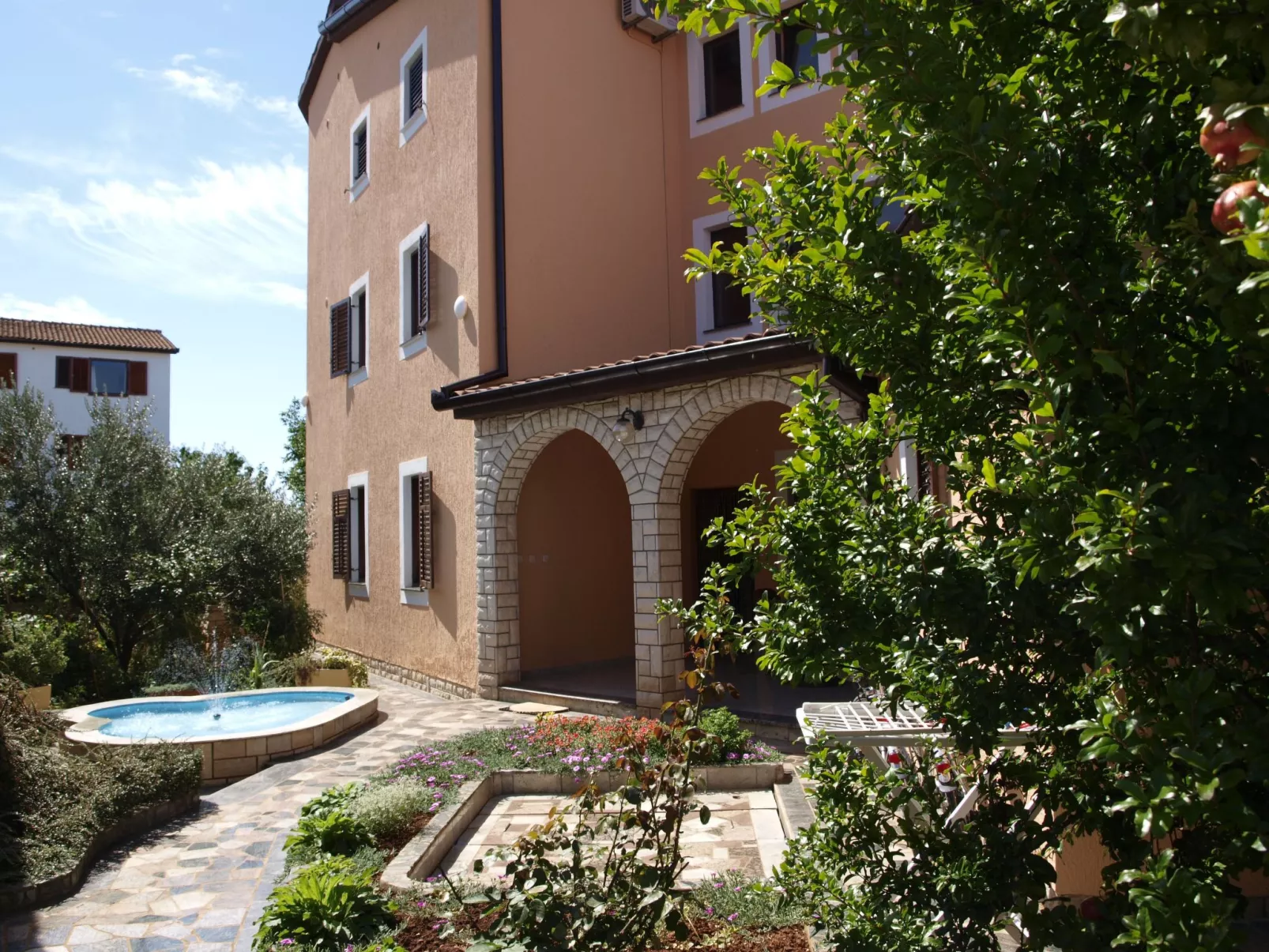 Wohnung in Fažana mit Grill, Garten und Terrasse-Image-tags.info