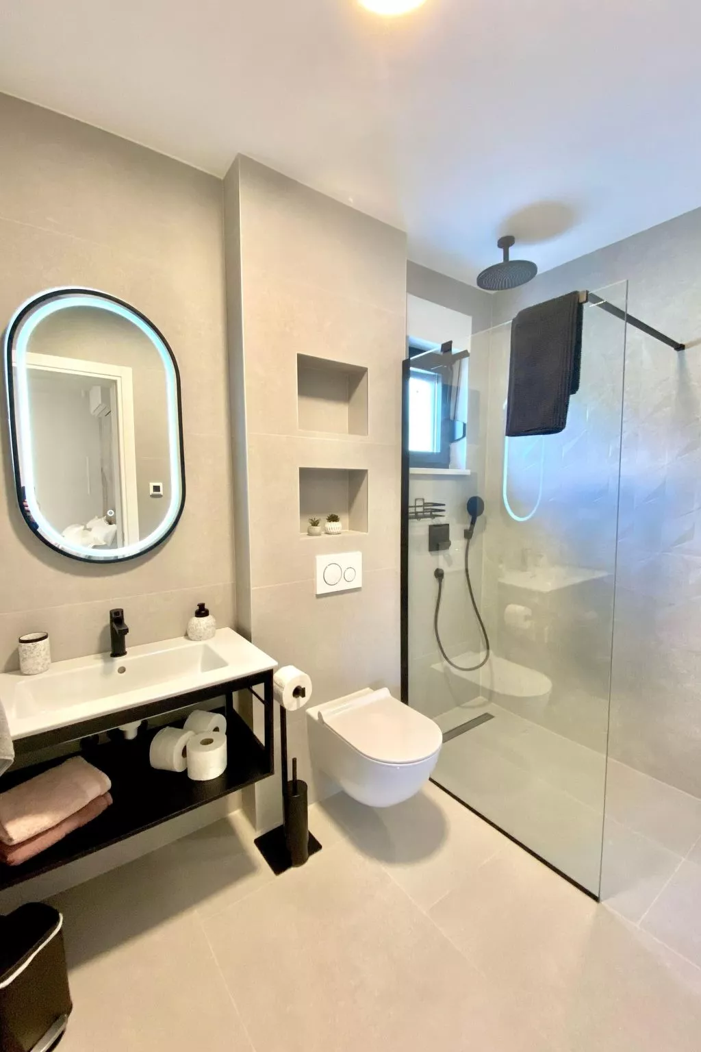 Villa mit beheiztem Infinity-Pool und Massagedüsen-Binnen