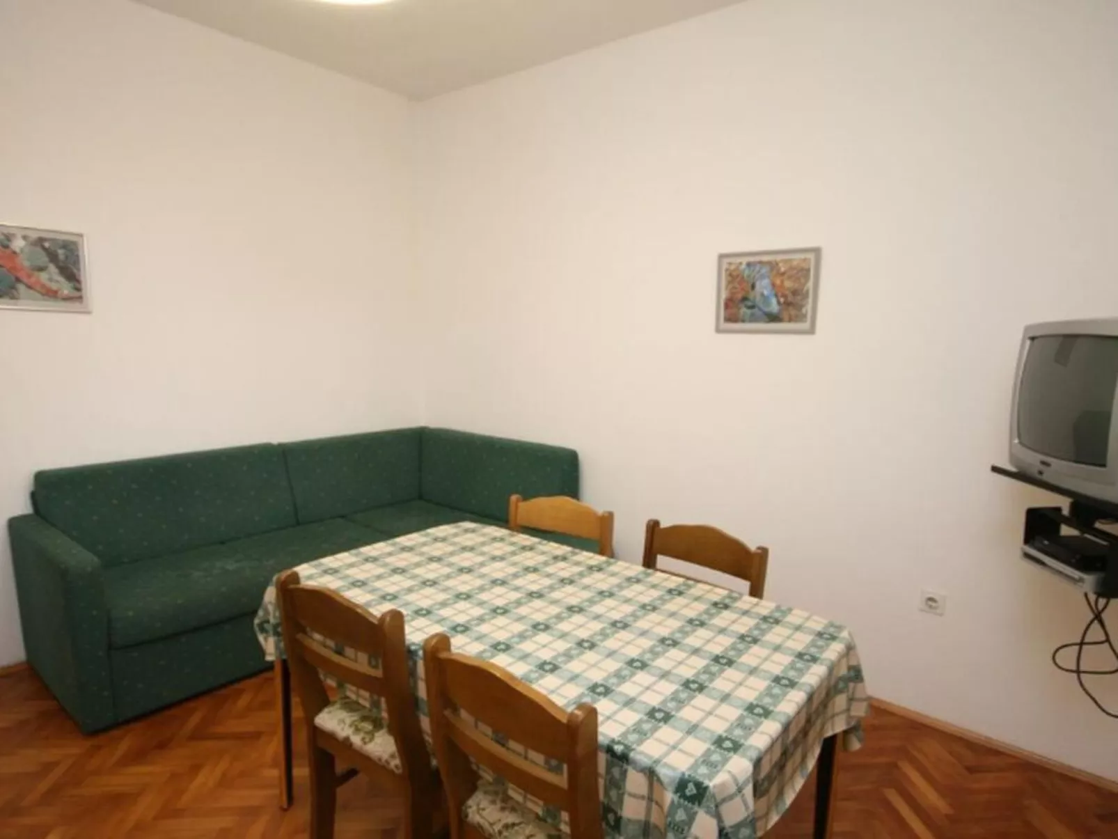 Wohnung "Blažević 2" direkt am Strand-Binnen