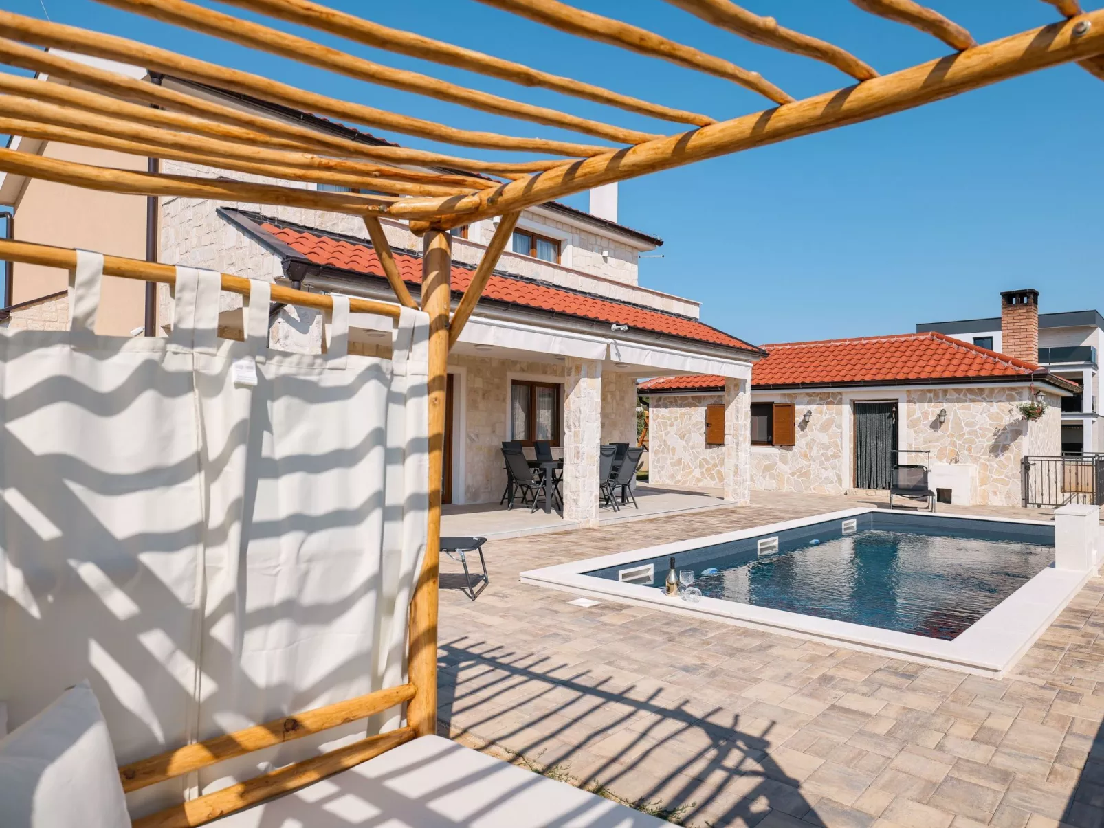 Villa mit beheiztem Pool in der Nähe des Meeres-TA Leut Agency-Buiten