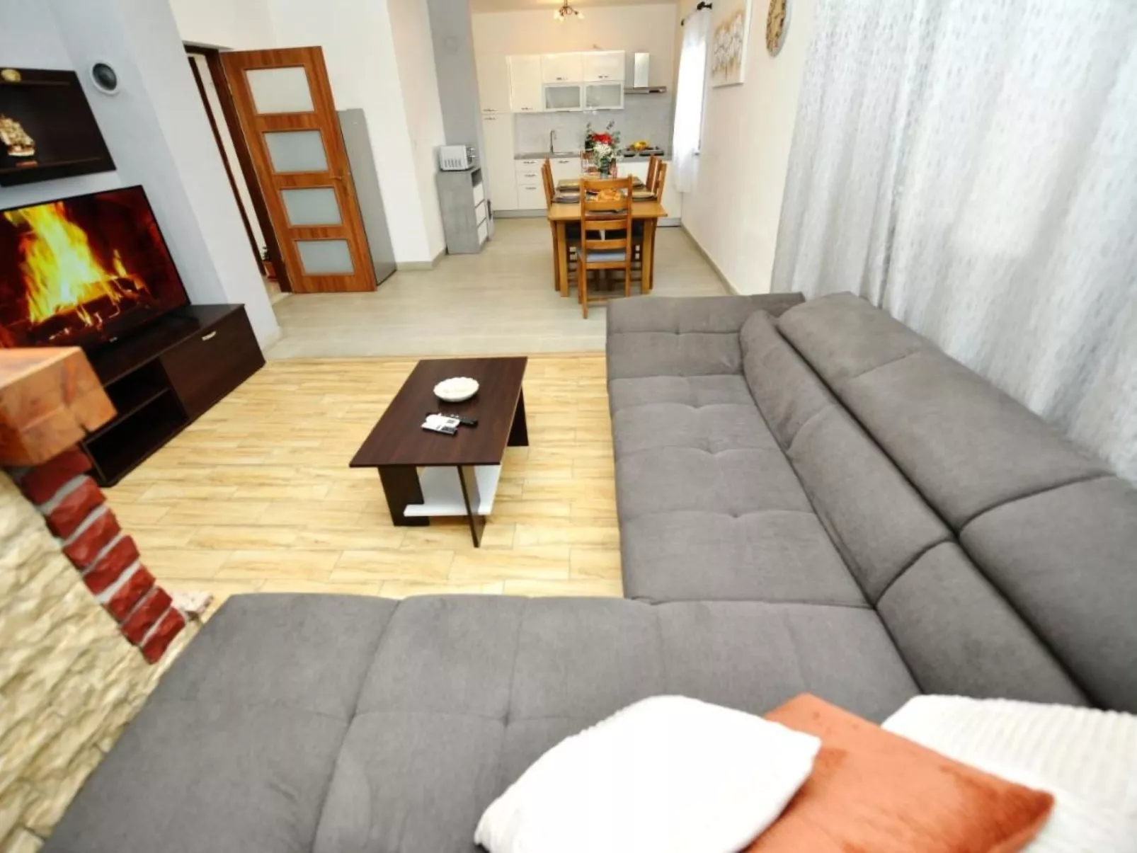 Ariana privater Pool - Agentur TA Leut-Image-tags.info