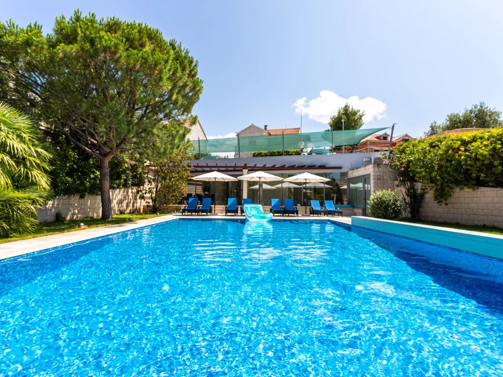 Luxuriöse Ferienwohnung mit Poolblick-Buiten