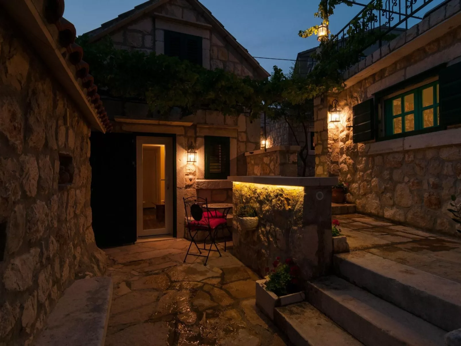 Große Ferienwohnung in Omiš mit Privatem Balkon-Binnen