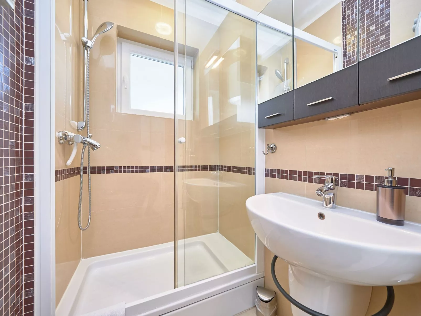 Andrea mit Stadtblick-Binnen