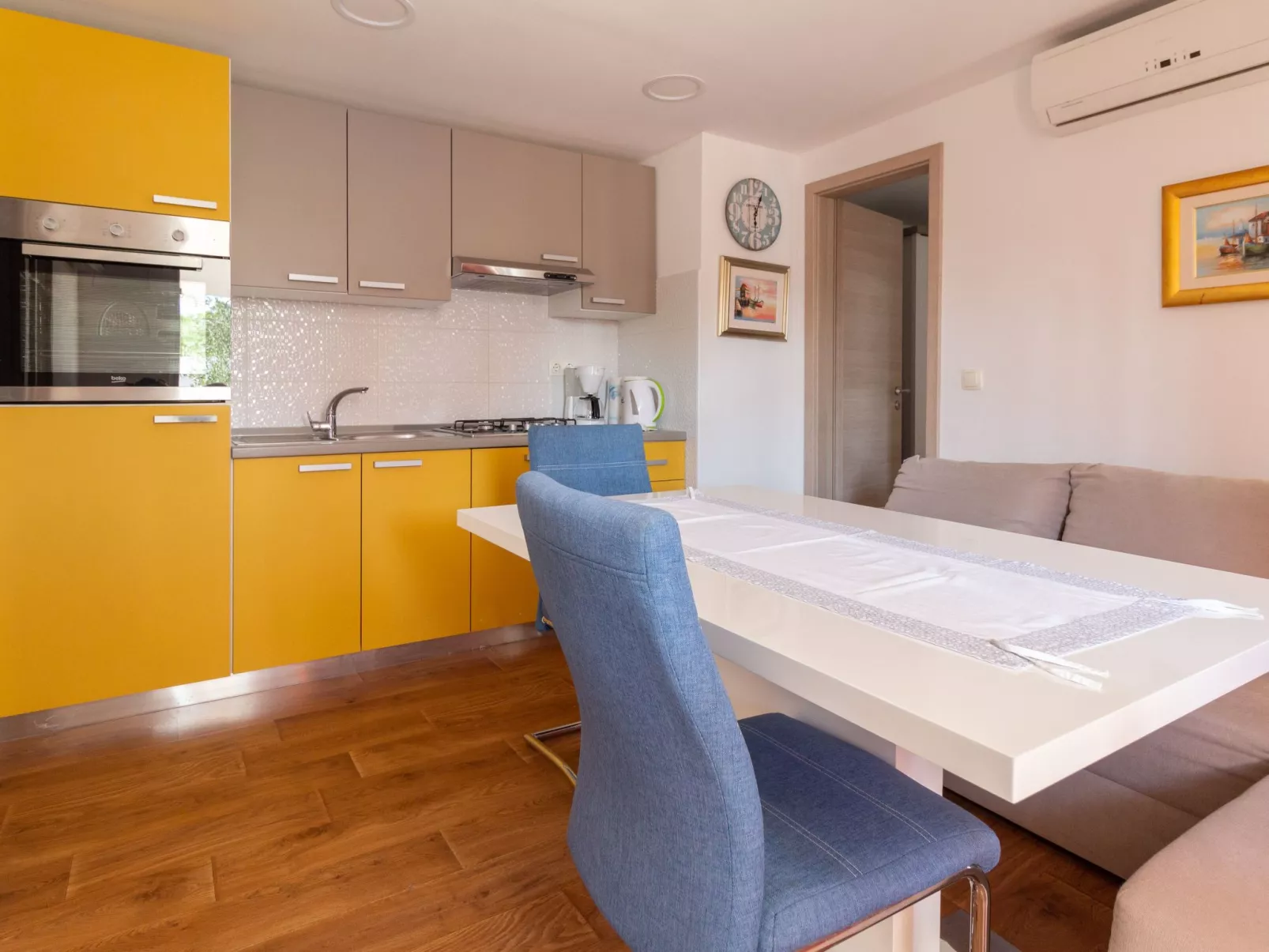 Mobilheim mit Privatparkplatz-Binnen