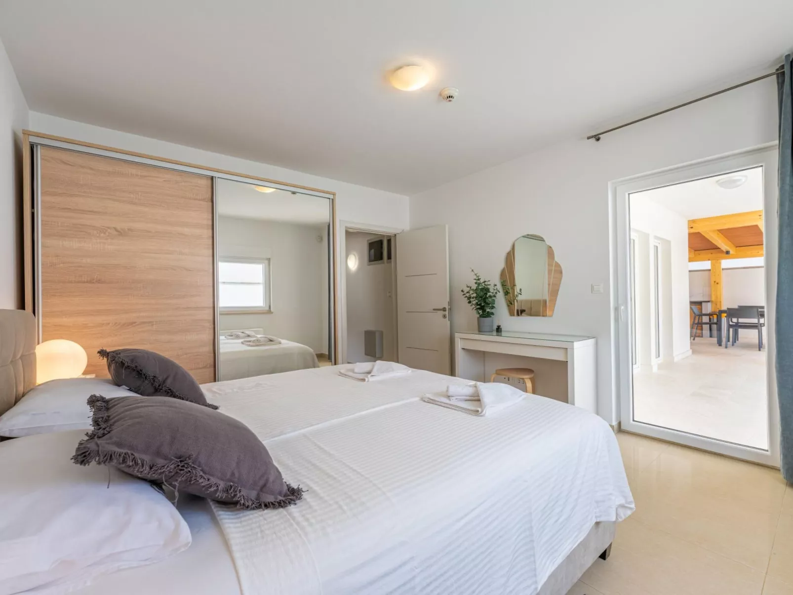 4 Schlafzimmer, 3 Badezimmer, Küche, Wohnzimmer, privater Pool, Grill-Image-tags.info