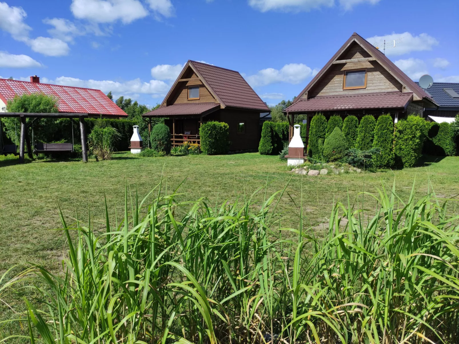 Modernes Ferienhaus in Biebrowo mit Grill, Garten und Terrasse-Buiten