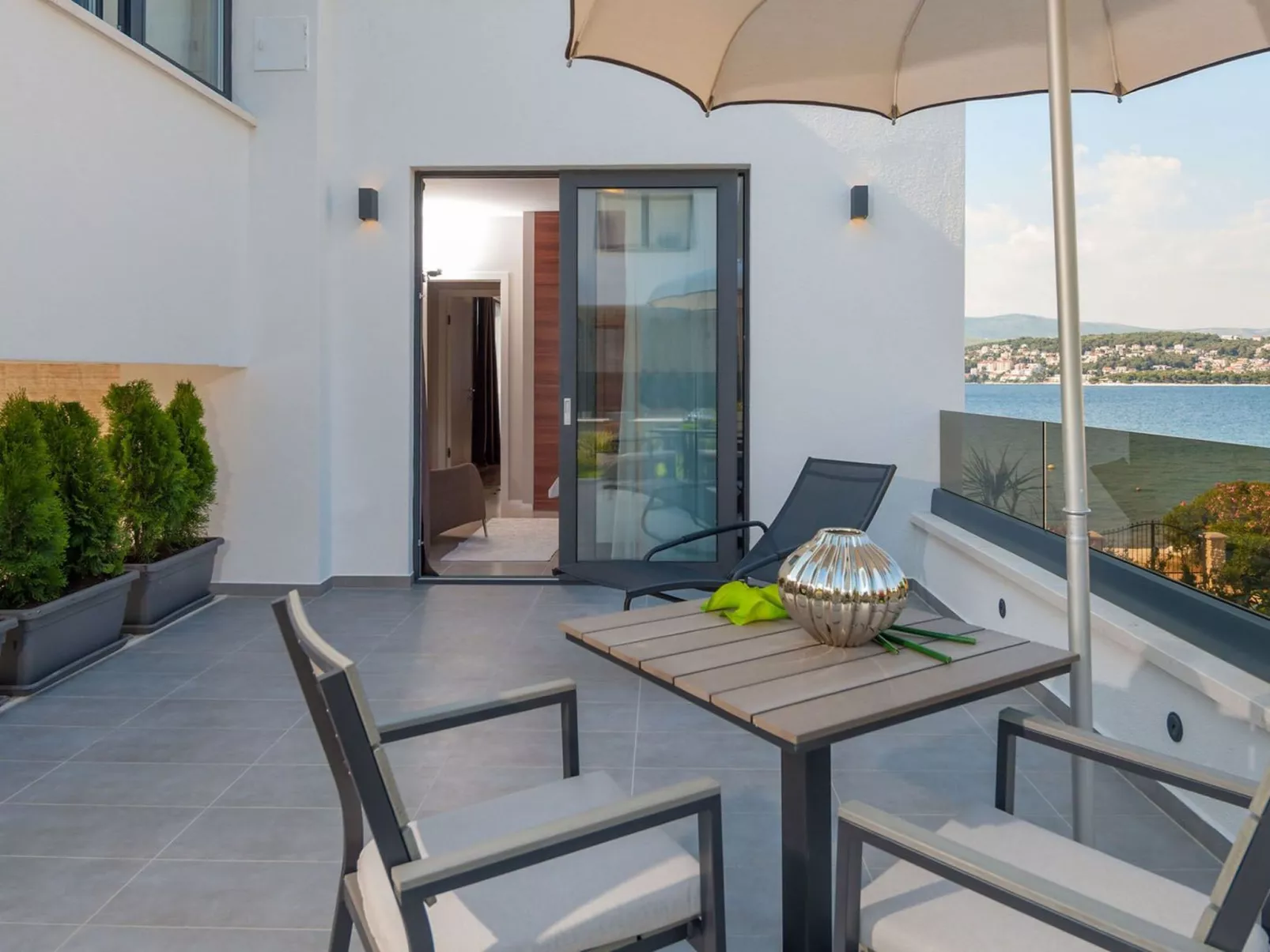 Luxuriöse Villa Rose am Strand mit Pool-Buiten