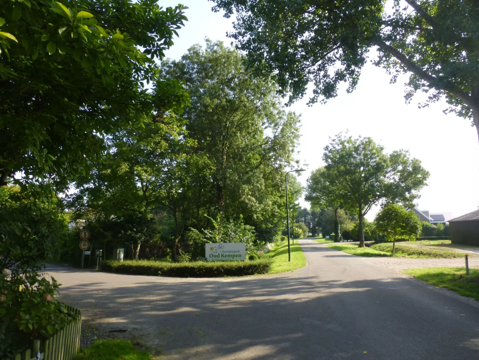 Neuer schöner Bungalow-Buiten