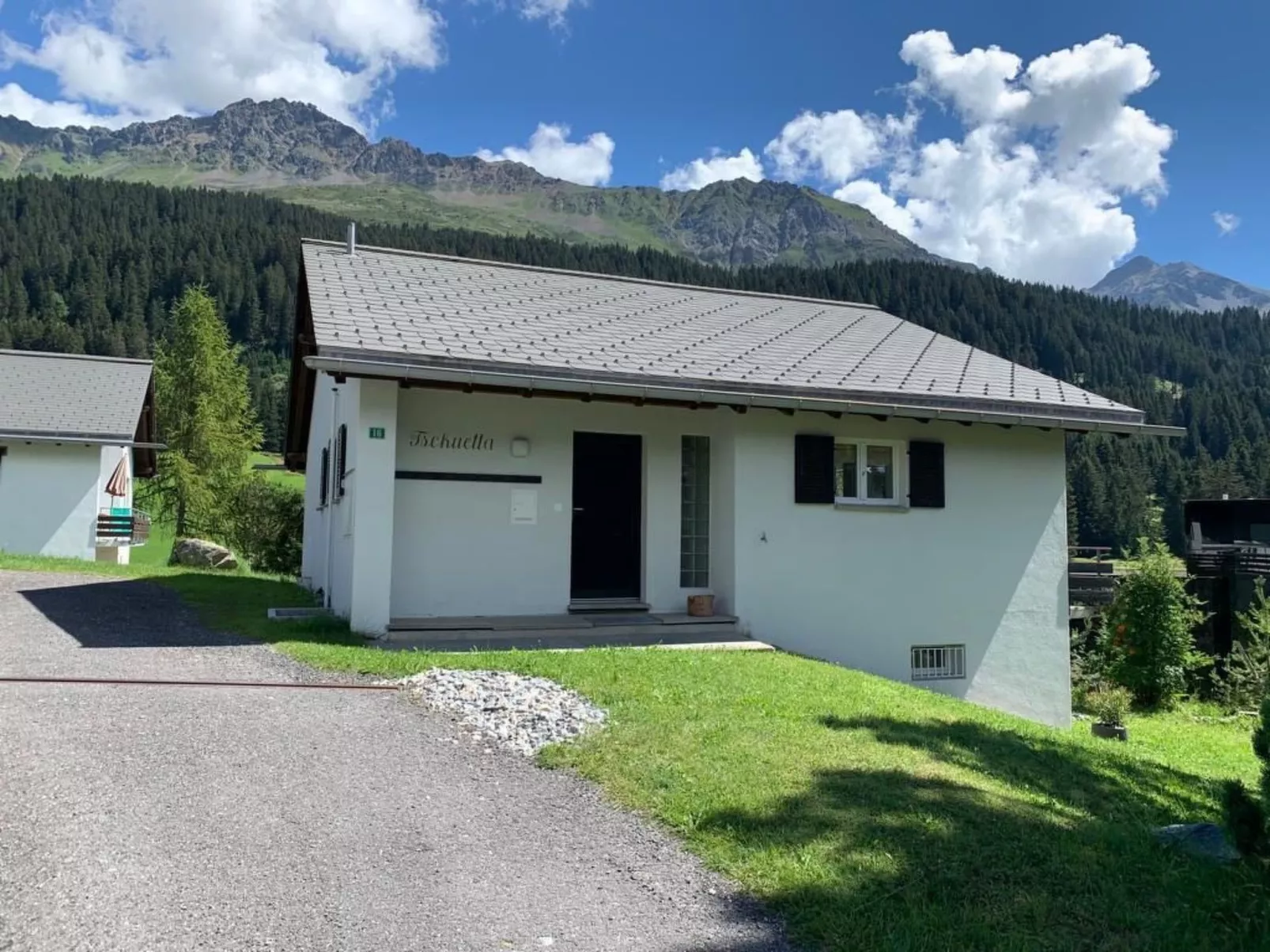 Haus Tschuetta - zentrale Lage in Valbella - Buiten