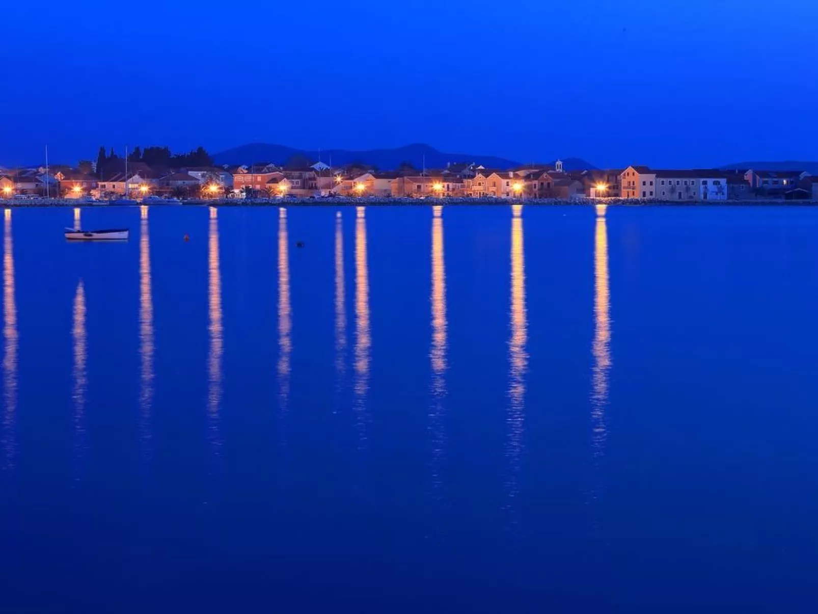 Wohnung mit Blick auf das Wasser-Image-tags.info