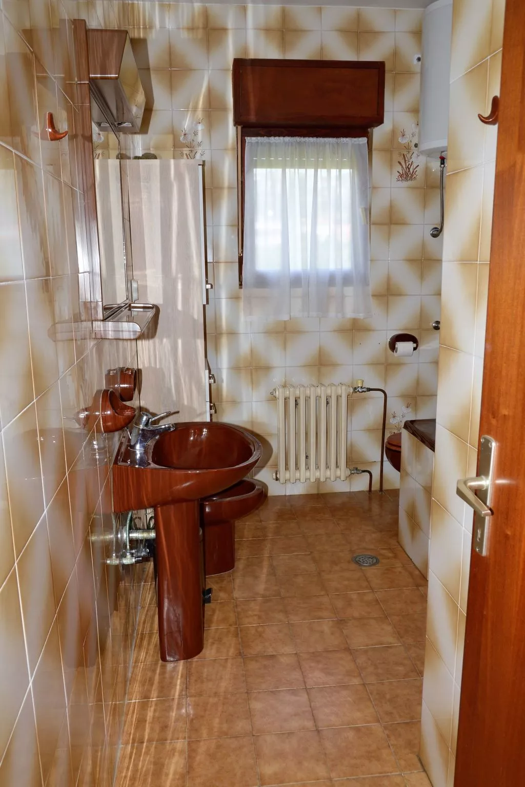 Schöne Wohnung in Poljica mit privatem Parkplatz-Binnen