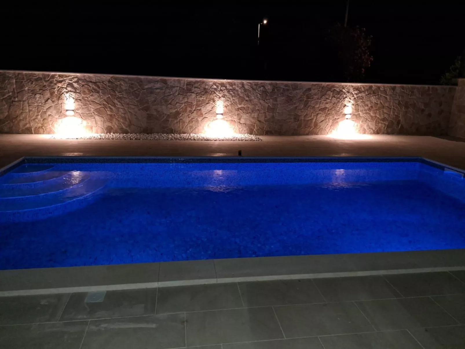 "Charmy Luna" mit Pool - Image-tags.info