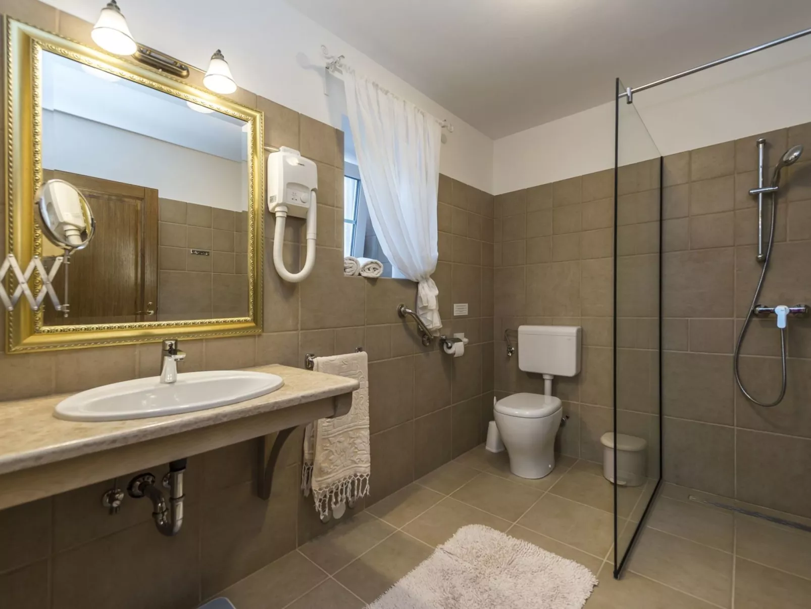 VILLA CON WELLNESS A 1 KM DAL MARE-Binnen