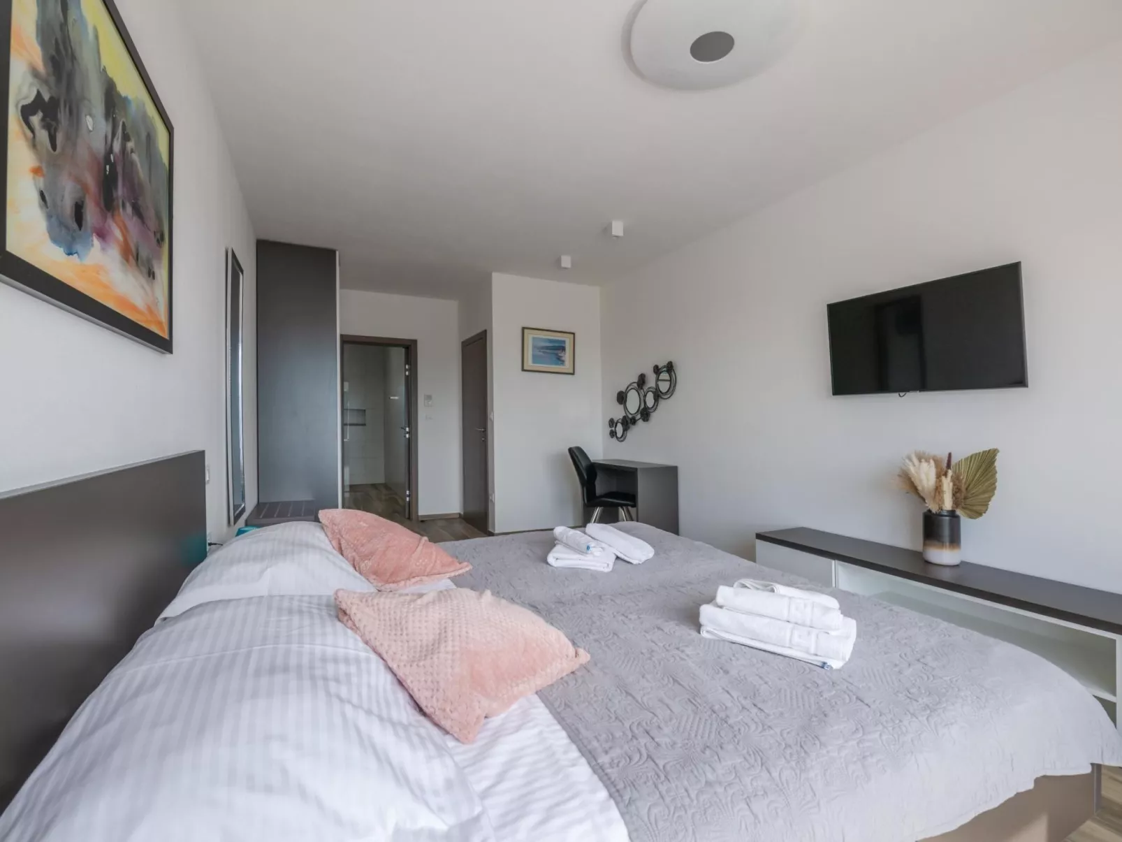 Villa EmMa mit 5 Schlafzimmern und beheiztem Pool-Image-tags.info