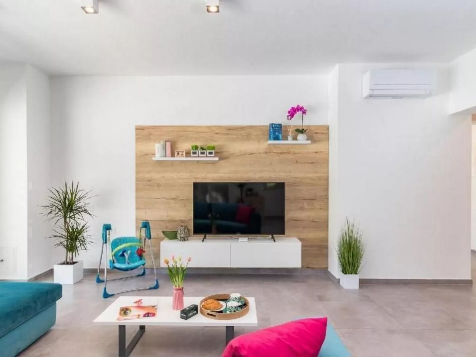 Villa Sanivaro mit beheiztem Pool und Whirlpool-Binnen