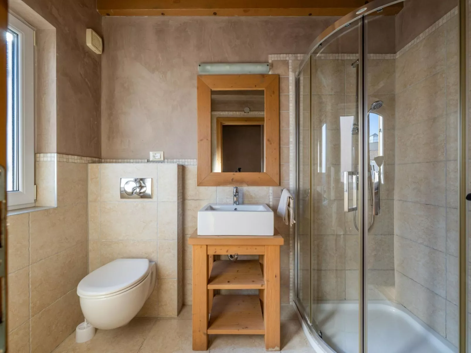 Villa Chiara mit 6 Schlafzimmern in Meeresnähe-Image-tags.info