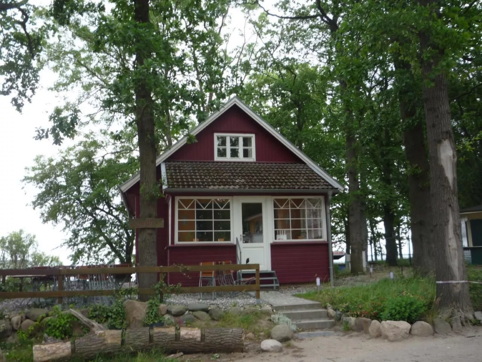 Schwedenhaus Zierow mit Terrasse und Grill-Buiten
