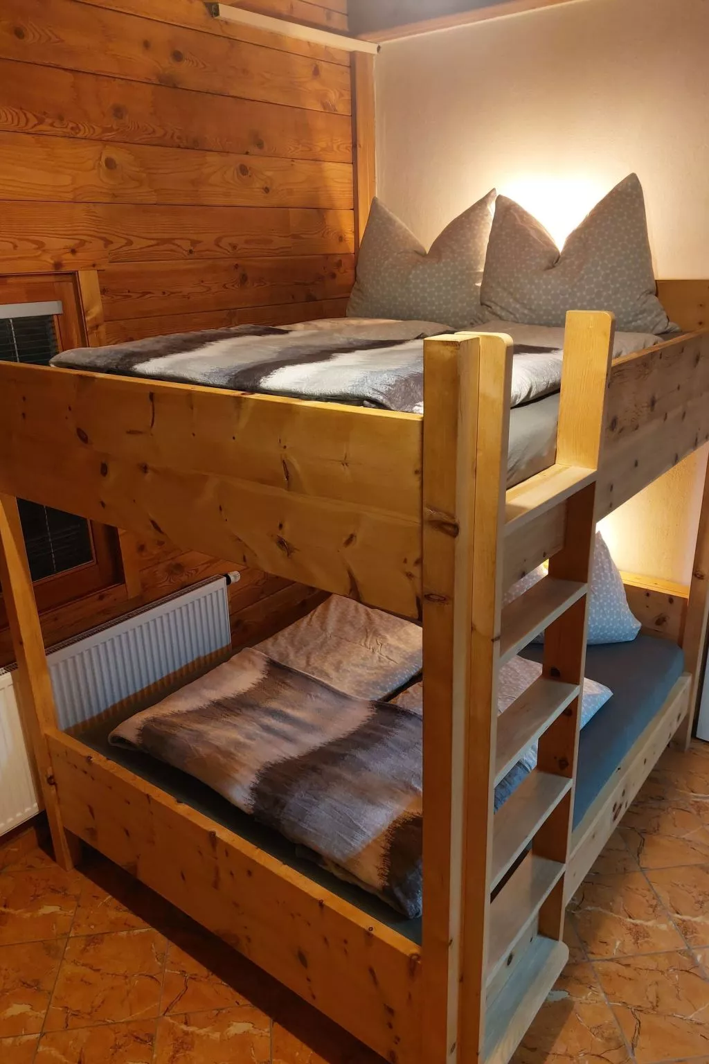 Zirbenholzalmhütte mit fantastischem Ausblick-Binnen