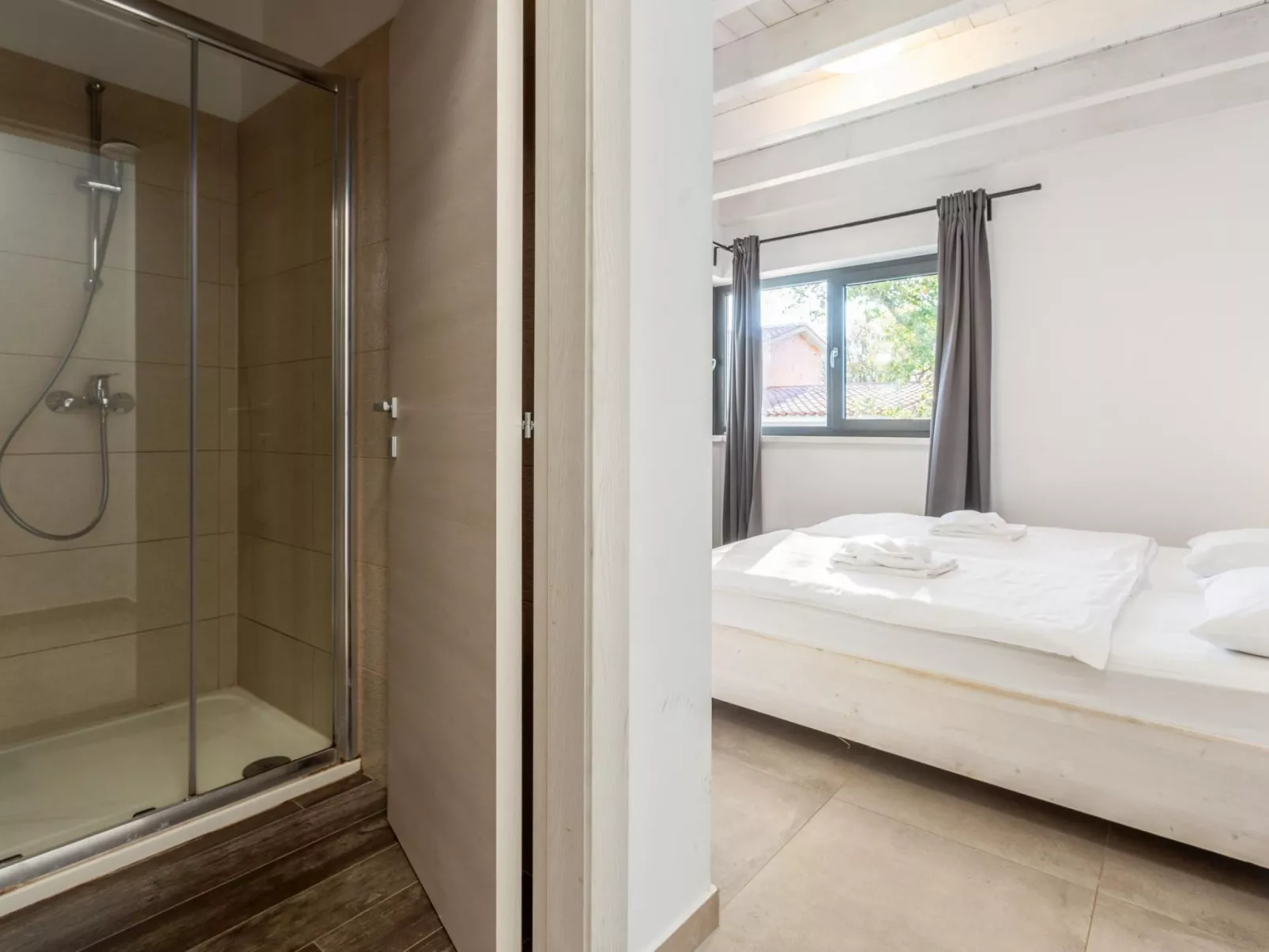 Villa Luna mit Pool, Sauna, Whirlpool, Tennisplatz-Binnen