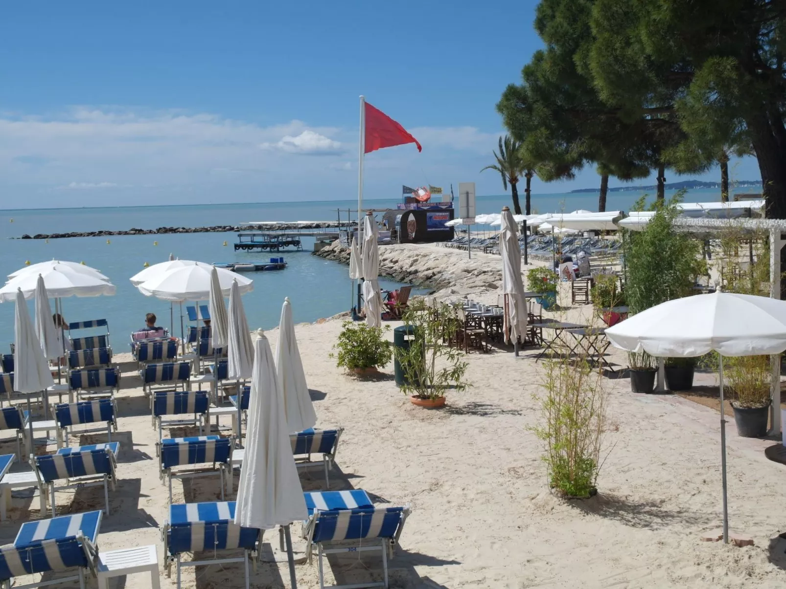 Mit privatem Garten und Terrasse-Buiten