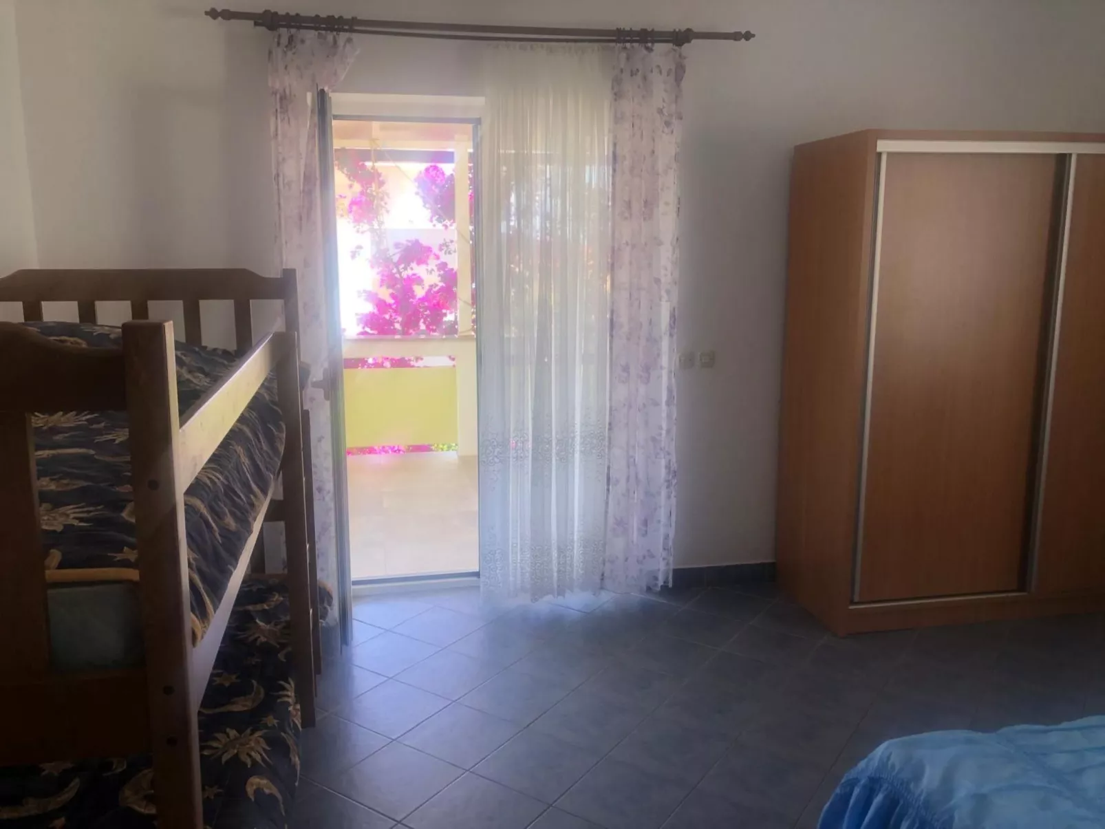 Appartement mit Blick auf das Wasser-Image-tags.info