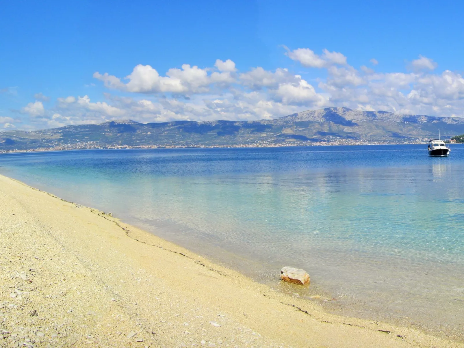 Wohnung mit Grill, Terrasse und Garten-Buiten