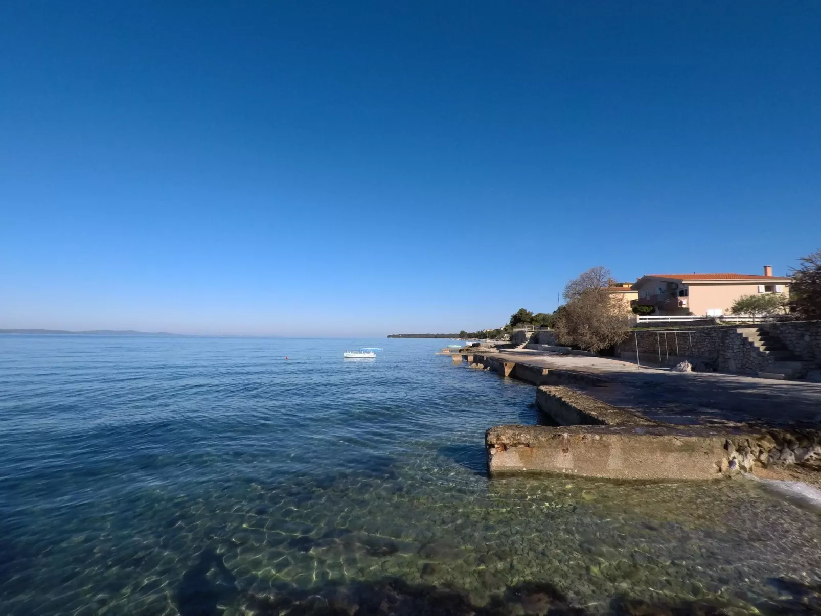 "Lenko 1" mit Blick auf das Wasser-Buiten