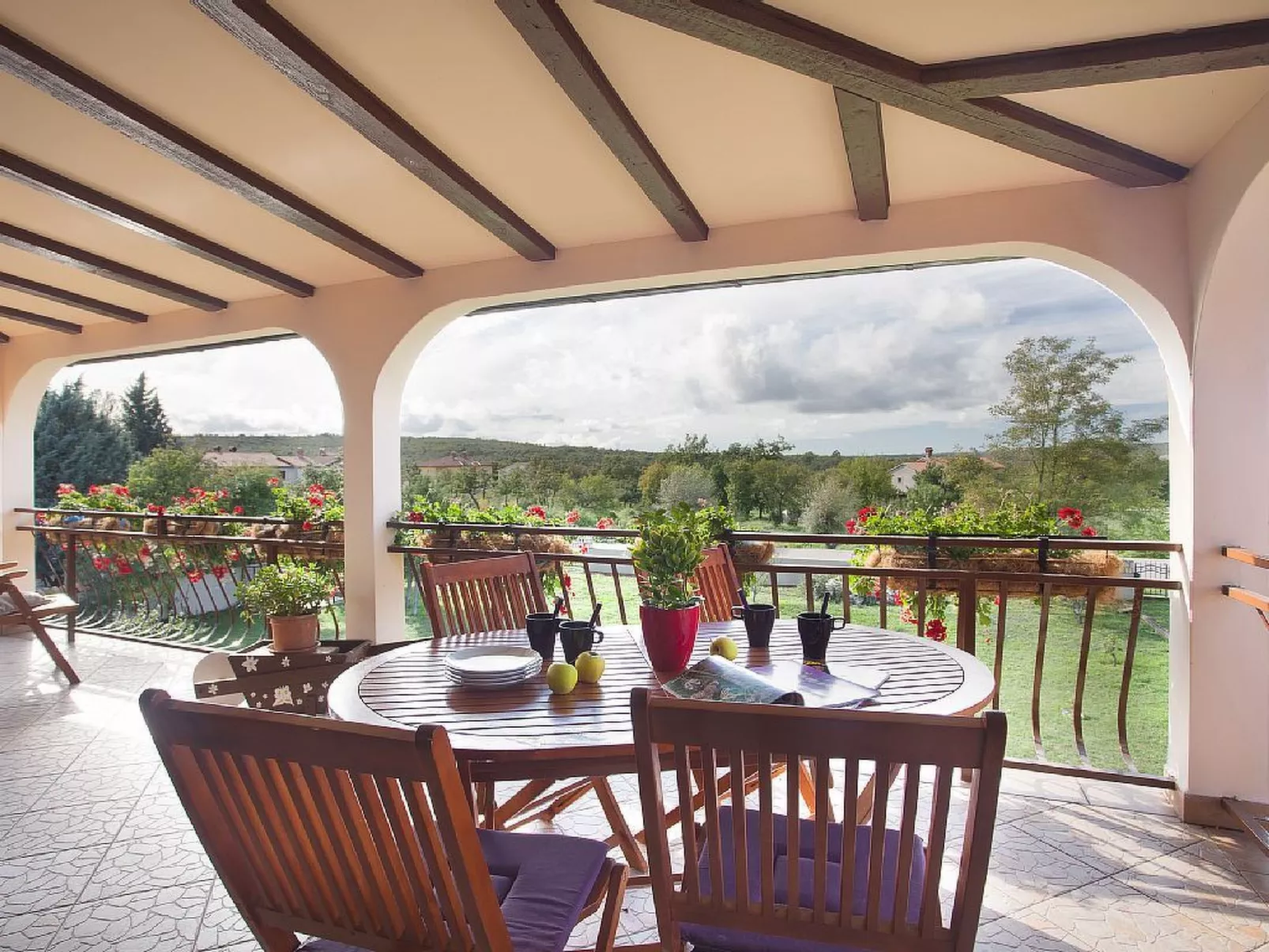 Vollständig freistehendes Haus mit schönem Garten-Buiten