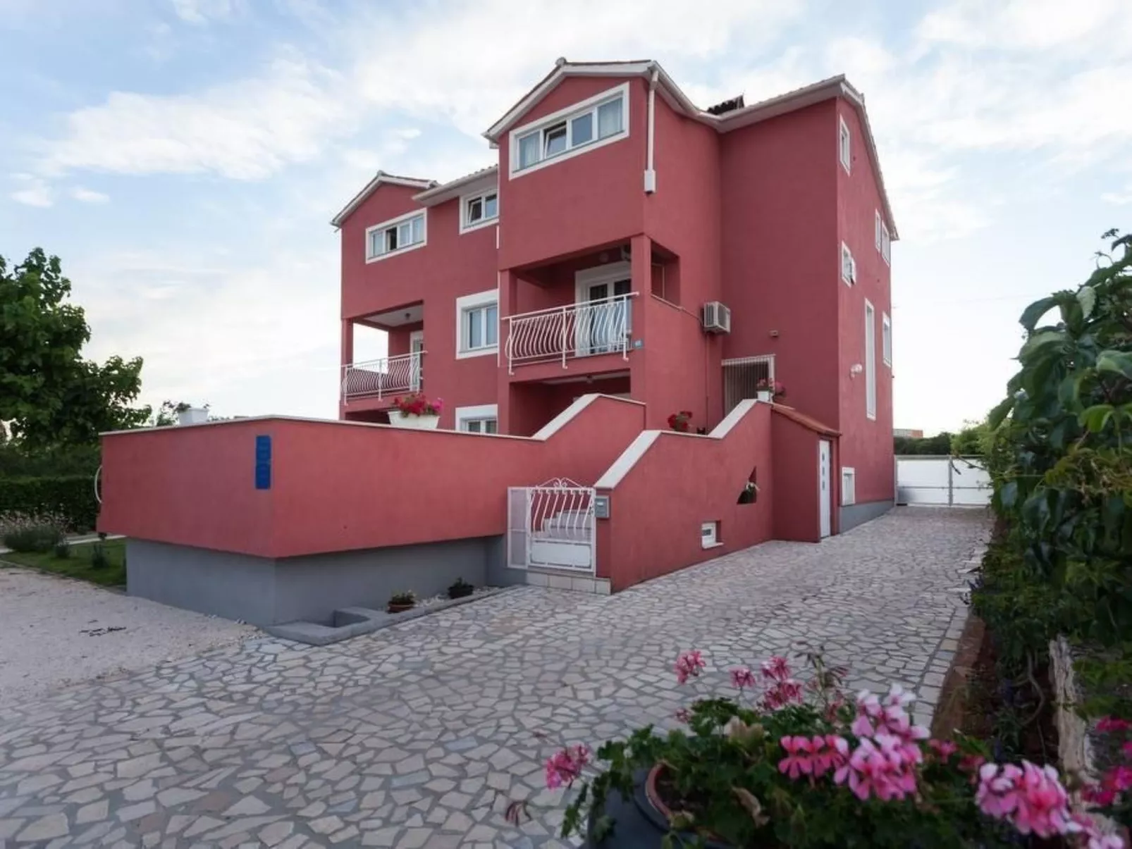 Villa Ana-Image-tags.info