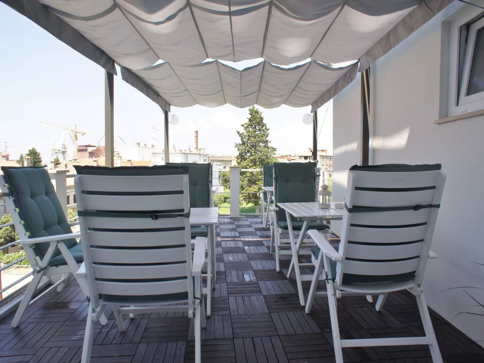 Stilvolle Wohnung in Arena mit großer Terrasse-Buiten